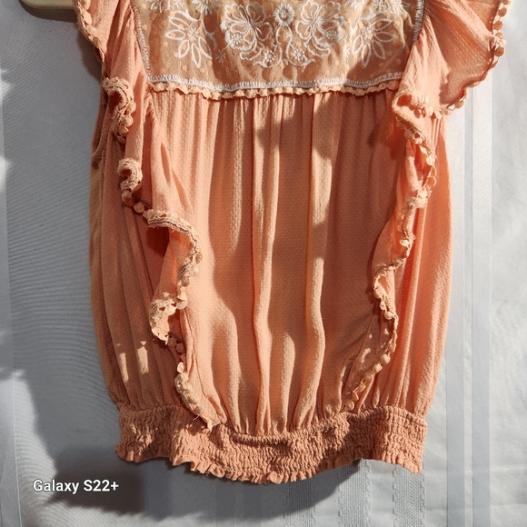 E AND  M RUFFLE LACE CROPPED SHORT SLEEVE ORANGE TOP SIZE 👀 PICTURES FOR MEASUR - Picture 3 of 13